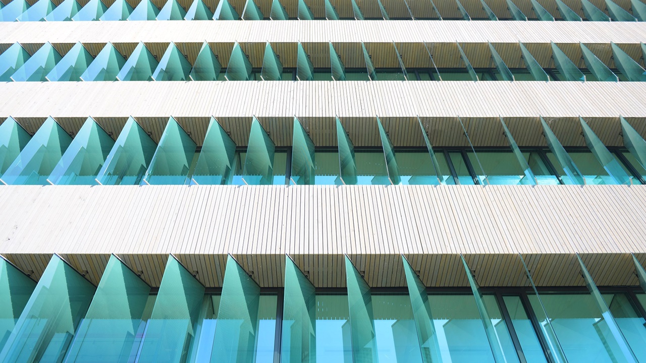 Verticale glazen lamellen-Metaglas-Zonwering gebouw