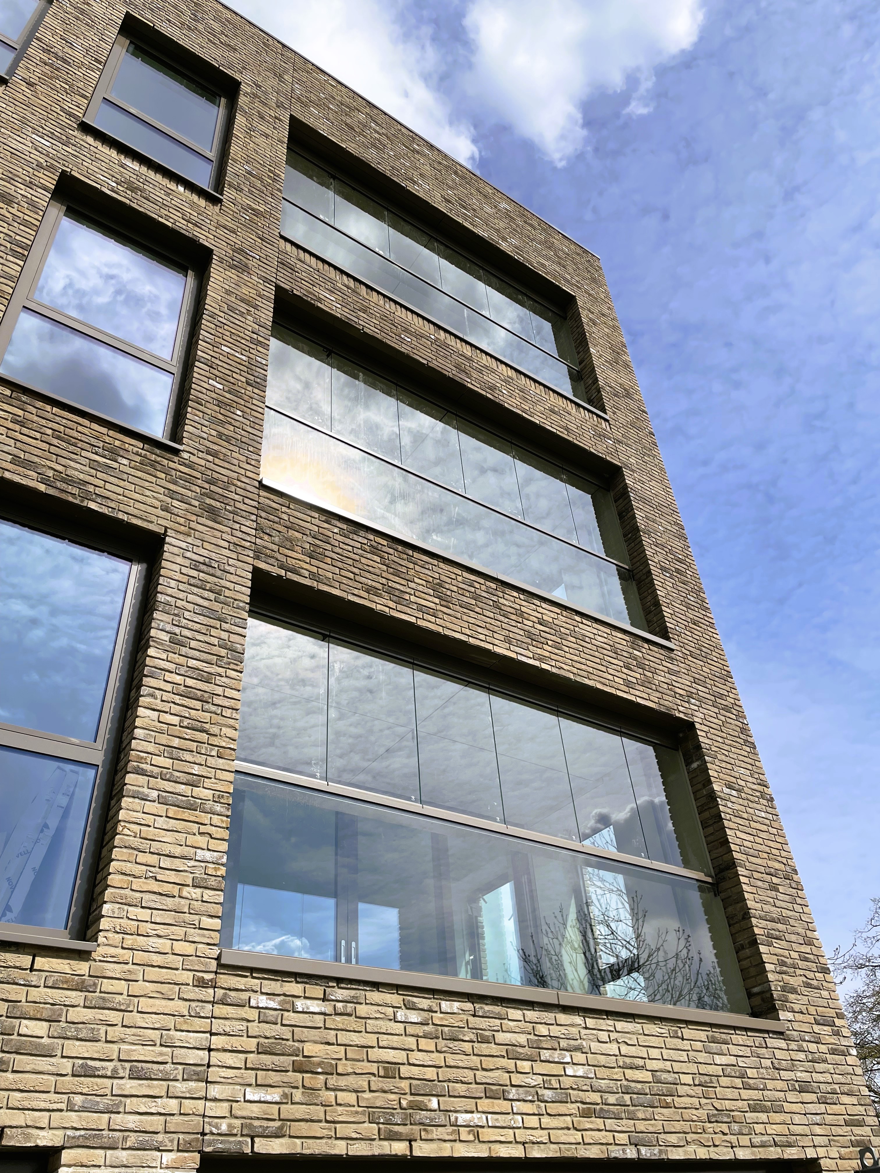 M-view met borstwering